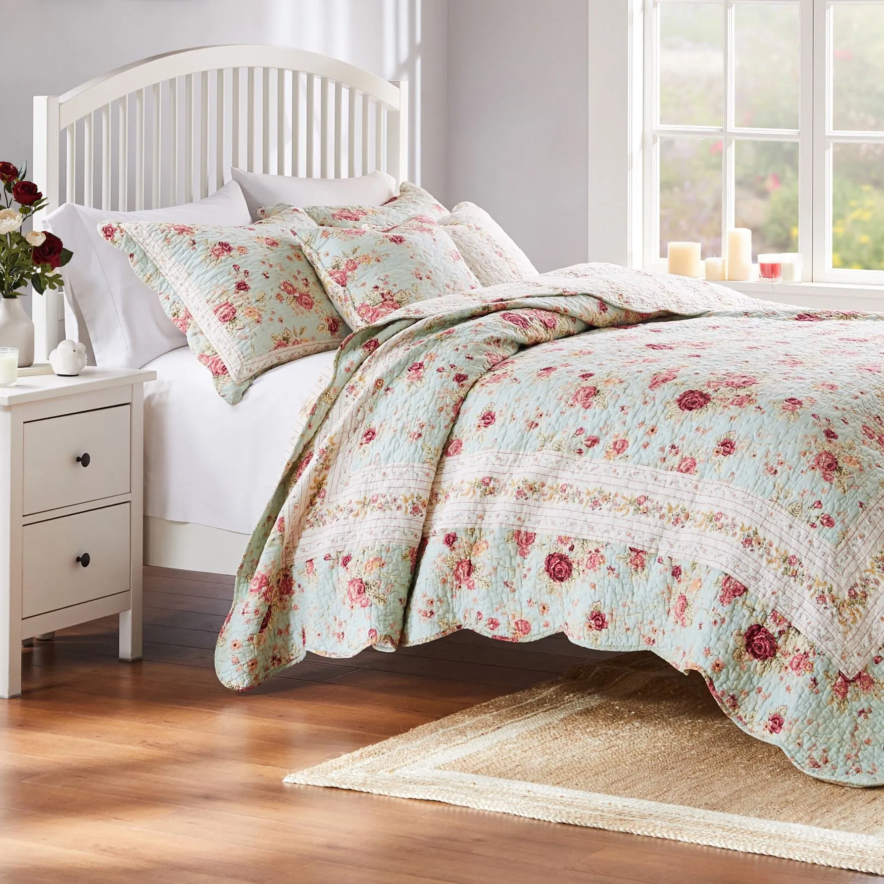 Antique Rose Quilt And Decorative Pillow Set