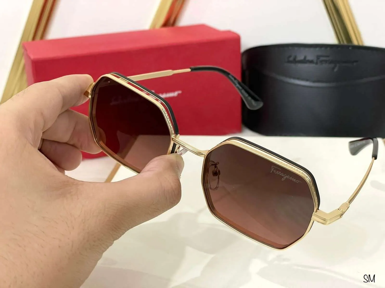 FERRAGAMO Unisex Sunglasses