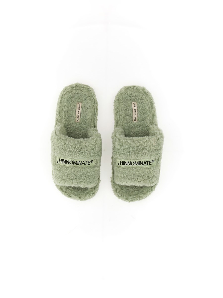 HINNOMINATE      SLIPPER IN ECOFUR CON LOGO