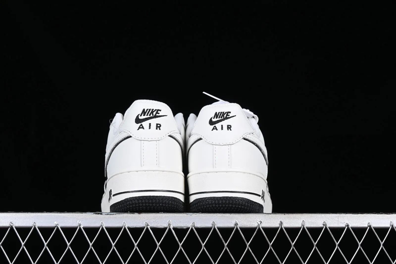 Nike Air Force 1 07 Low White Black AV0303-725
