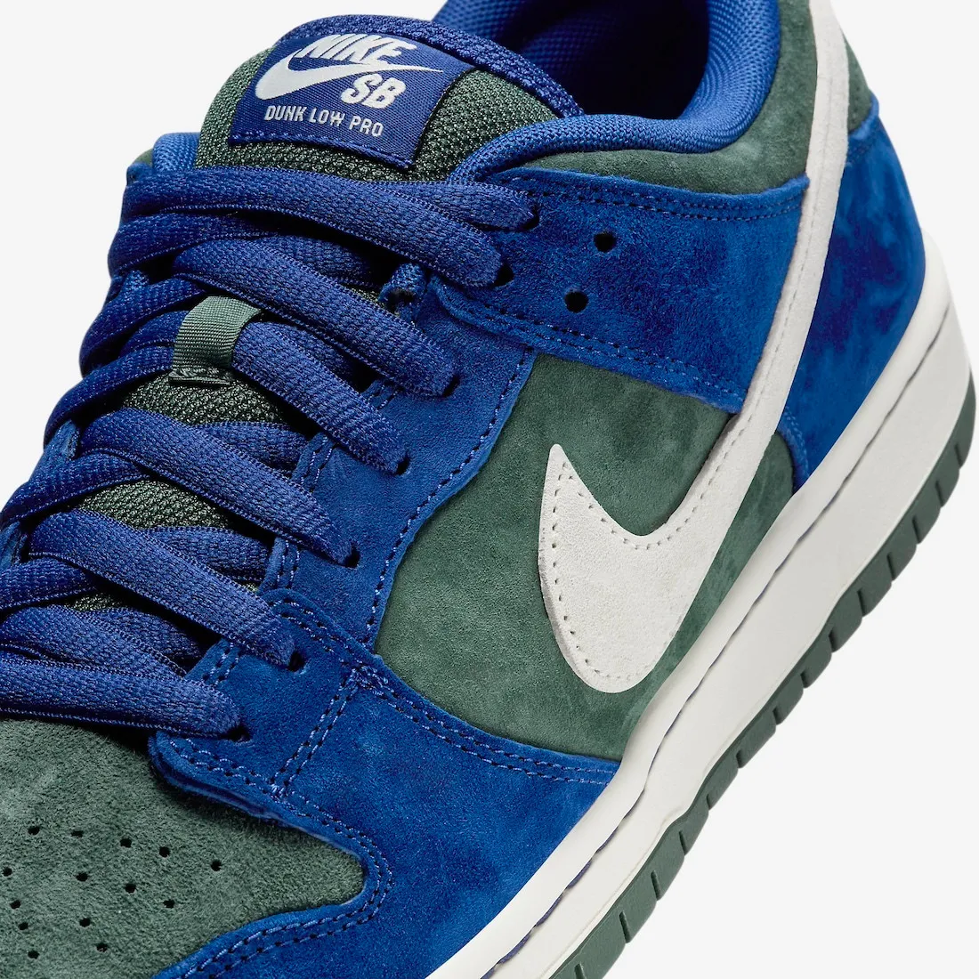 Nike SB Dunk Low Deep Royal Blue Sail Vintage Green HF3704-400