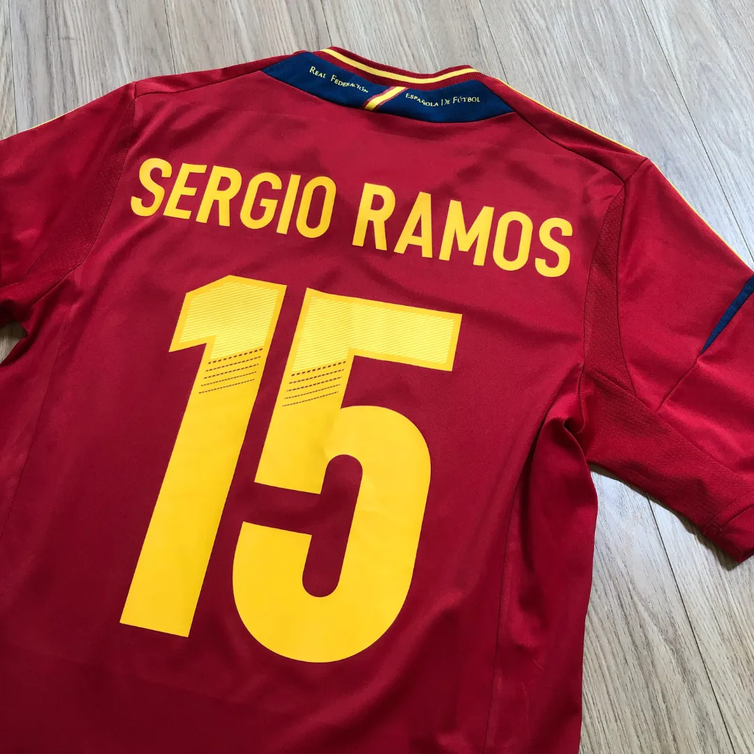 Spain Ramos 15 Adidas 2012 Football Shirt Small