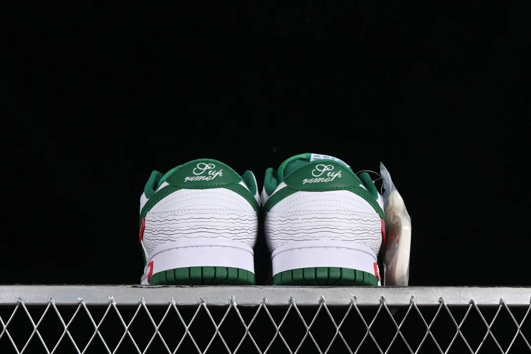 Supreme x Nike SB Dunk Low White Green Red XD6188-033
