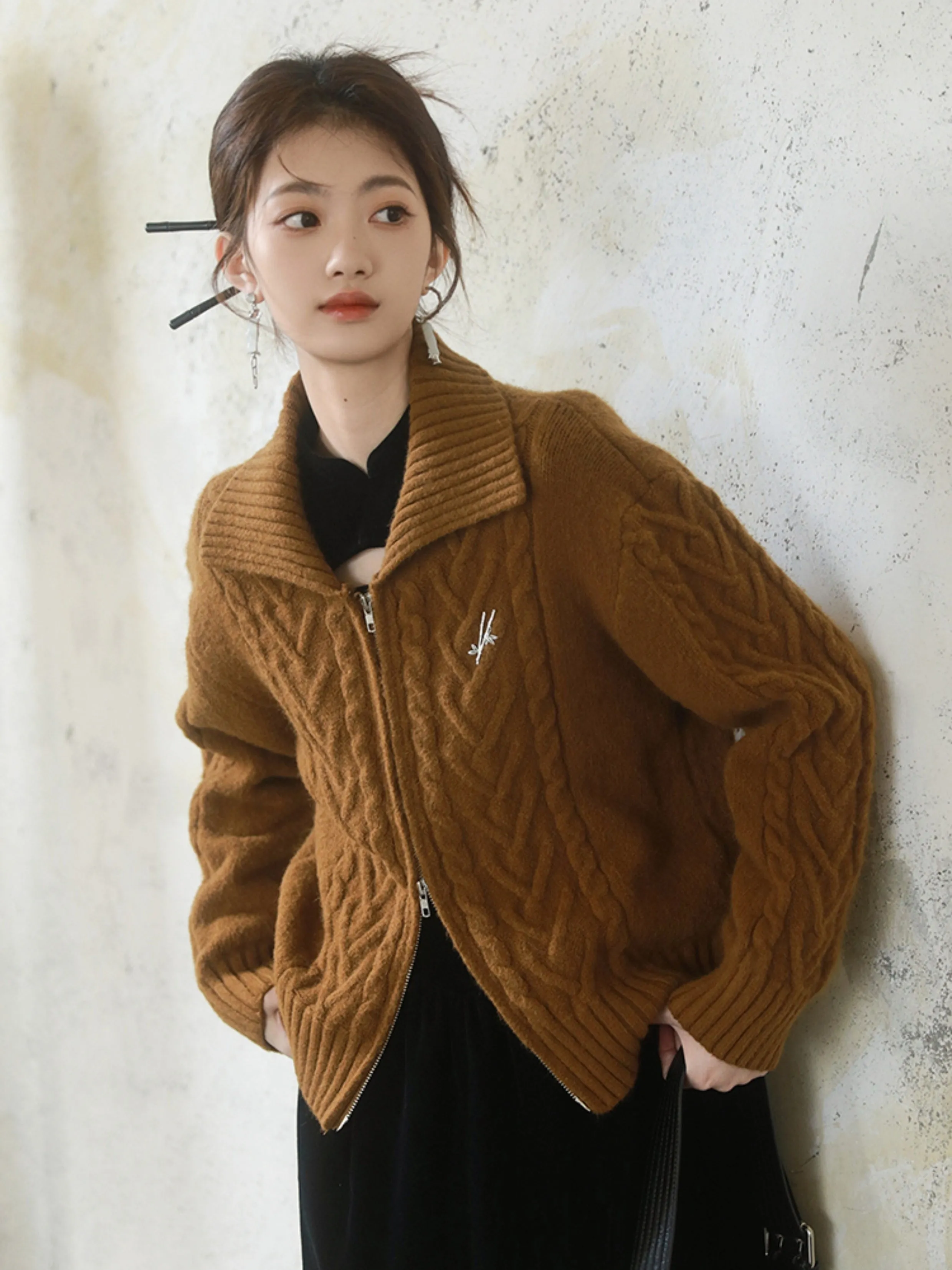 Twist Design ZIP-Up Knitted Cardigan