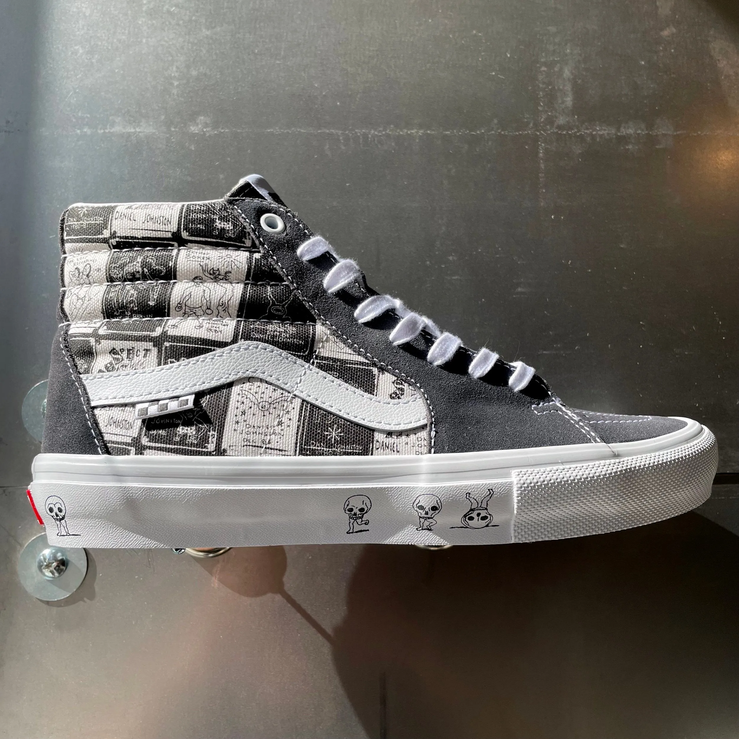 VANS SKATE SK8 HI X DANIEL JOHNSTON NO COMPLY SKATESHOP