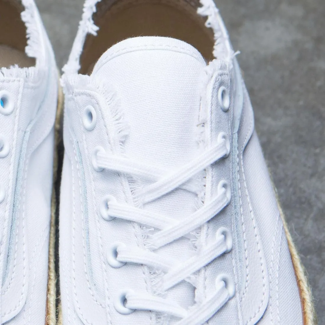 Vans Women Style 36 Decon - Frayed (white / true white)