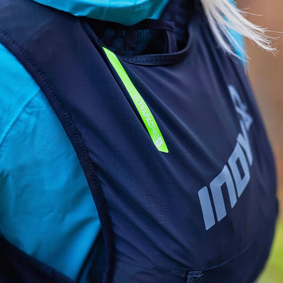 vest Inov-8 Ultrapac Pro 8 - Black