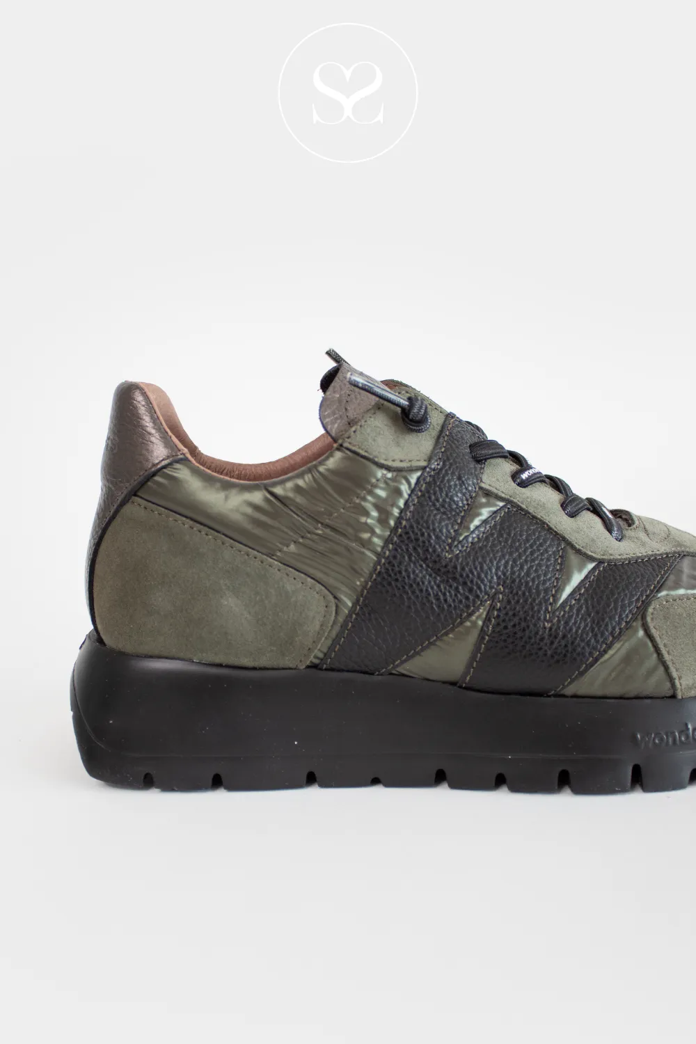 WONDERS A-2464 KHAKI METALLIC WEDGE PULL ON TRAINERS